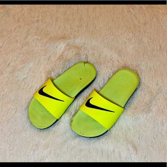 nike slippers size 5